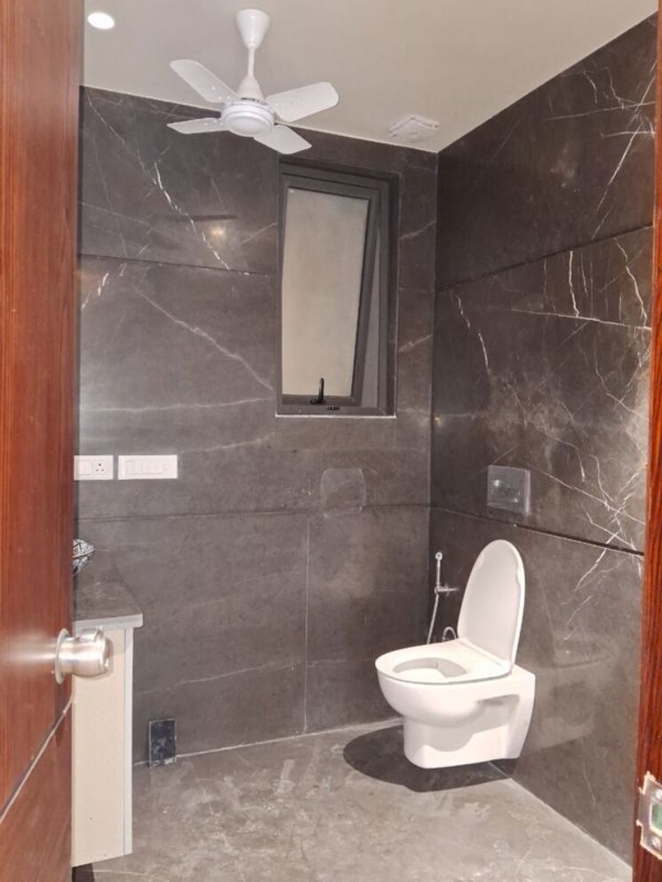 Bathroom, greater kailash i 3 Bedroom 1800 Sq.Ft. Builder Floor In Greater Kailash I Delhi 9774245
