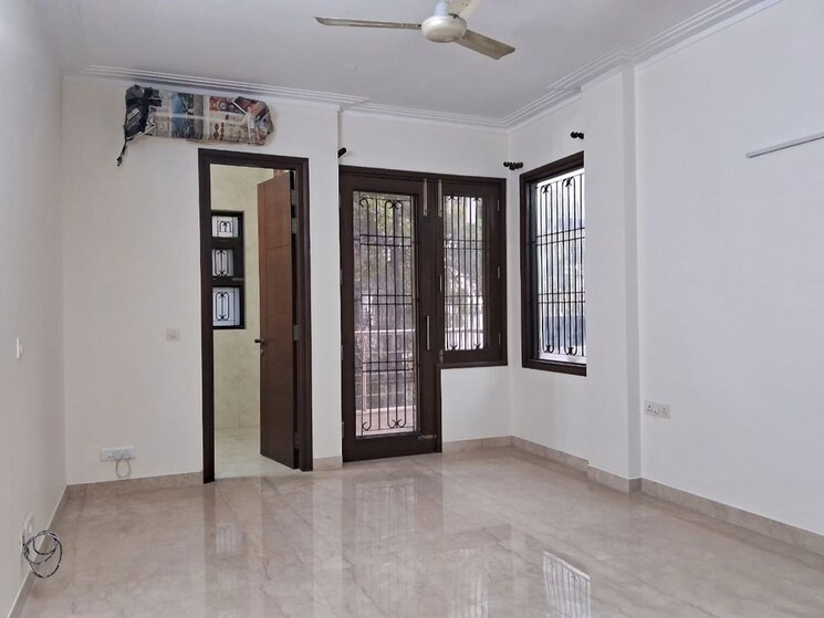 Room, hemkunt colony 3 Bedroom 2500 Sq.Ft. Builder Floor In Hemkunt Colony Delhi 9774255