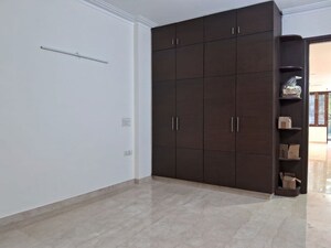 Room in 3 BHK Builder Floor at Hemkunt Colony – for Rent