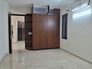 Room in 3 BHK Builder Floor at Hemkunt Colony – for Rent