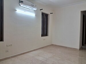 Room in 3 BHK Builder Floor at Hemkunt Colony – for Rent