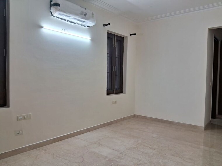 Room, hemkunt colony 3 Bedroom 2500 Sq.Ft. Builder Floor In Hemkunt Colony Delhi 9774255