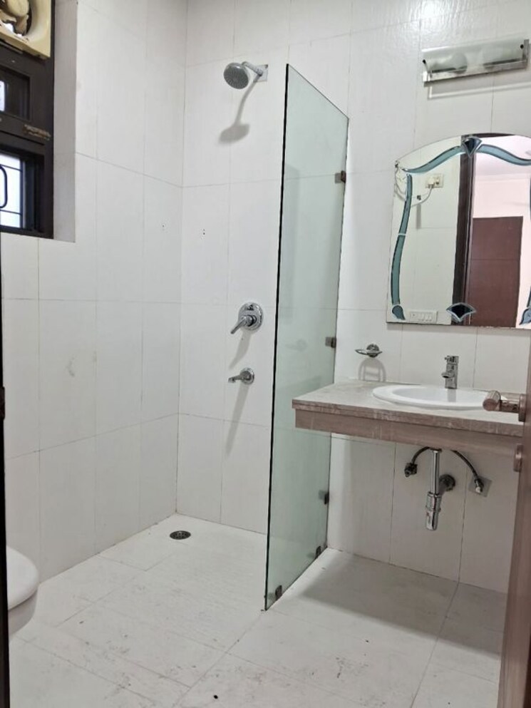 Bathroom, hemkunt colony 3 Bedroom 2500 Sq.Ft. Builder Floor In Hemkunt Colony Delhi 9774255