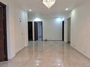 Room in 3 BHK Builder Floor at Hemkunt Colony – for Rent