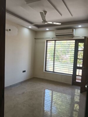Room in 3 BHK Builder Floor at Parklands, Sector 85 – for Rent