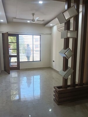 Room in 3 BHK Builder Floor at Parklands, Sector 85 – for Rent