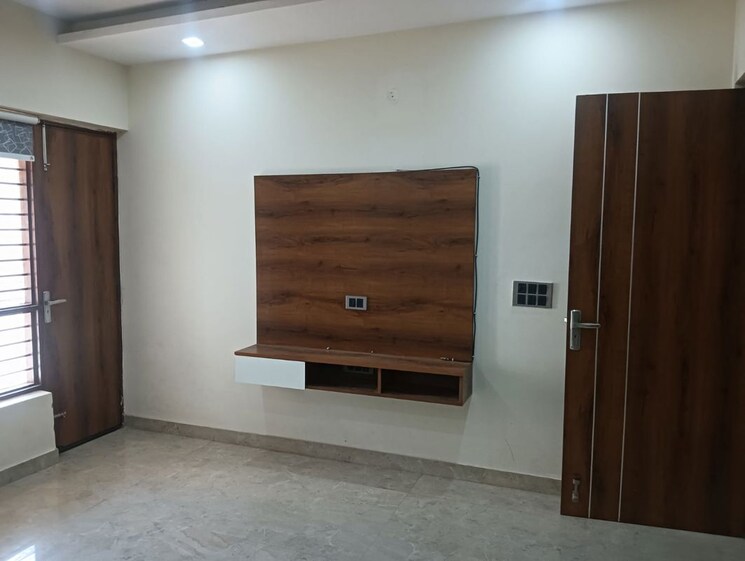 Room, parklands 3 Bedroom 2500 Sq.Ft. Builder Floor In Sector 85 Faridabad 9774292
