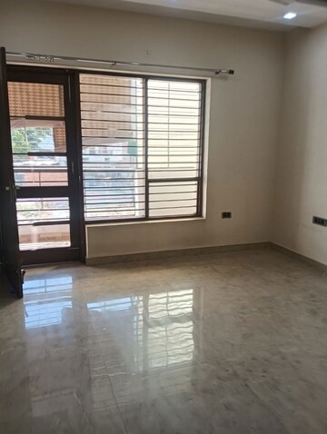 Room in 3 BHK Builder Floor at Parklands, Sector 85 – for Rent
