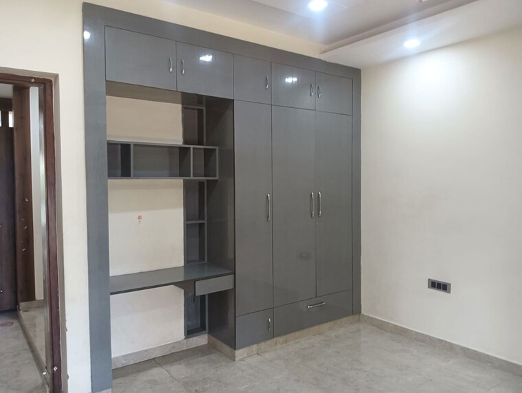 Room, parklands 3 Bedroom 2500 Sq.Ft. Builder Floor In Sector 85 Faridabad 9774292