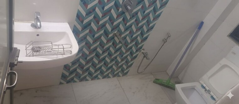 Bathroom, sun-swept 2 Bedroom 750 Sq.Ft. Apartment In Andheri West Mumbai 9774274