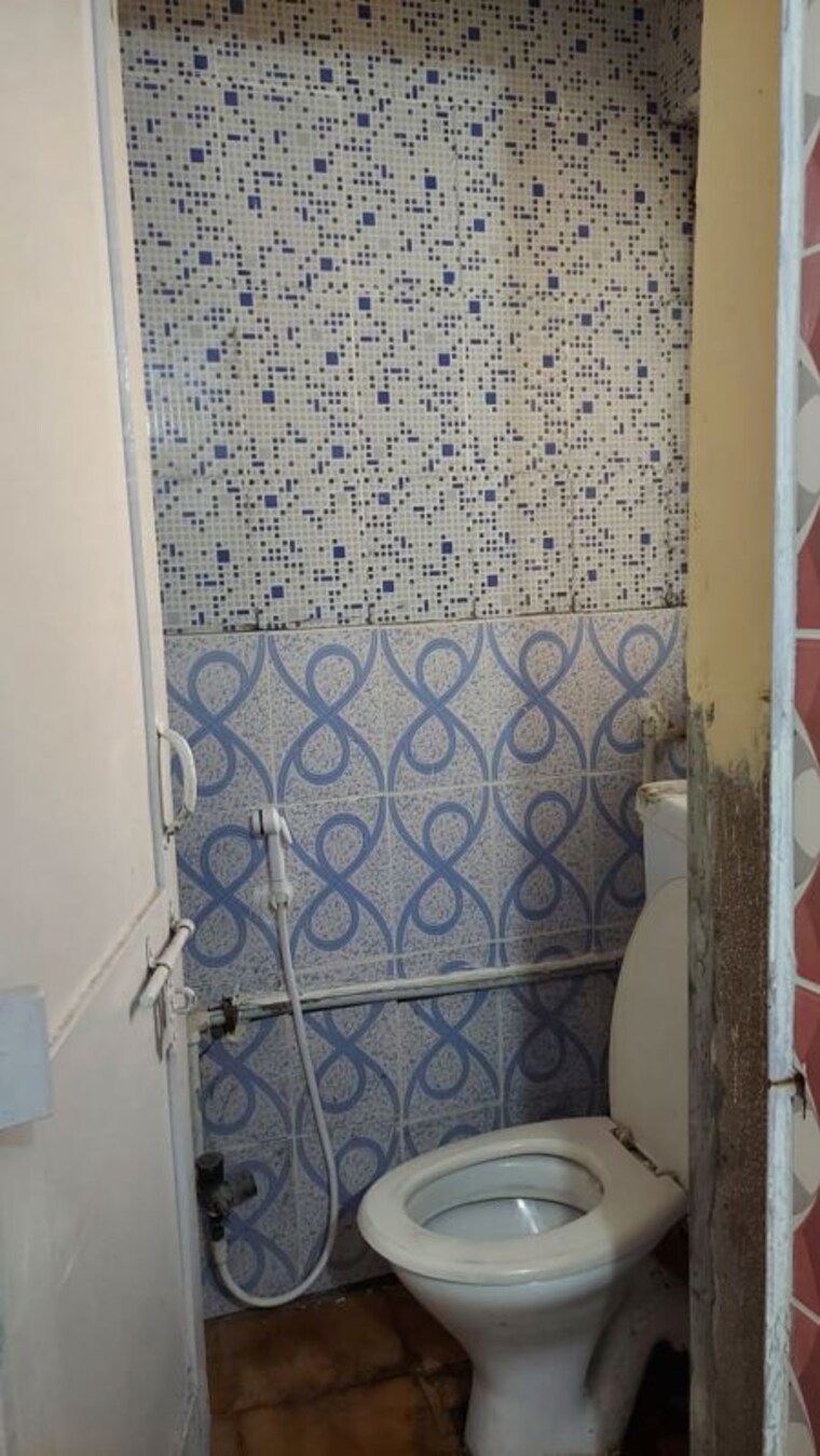 Bathroom, arun-vihar-sector-37 3 Bedroom 1200 Sq.Ft. Apartment In Sector 37 Noida 9774298