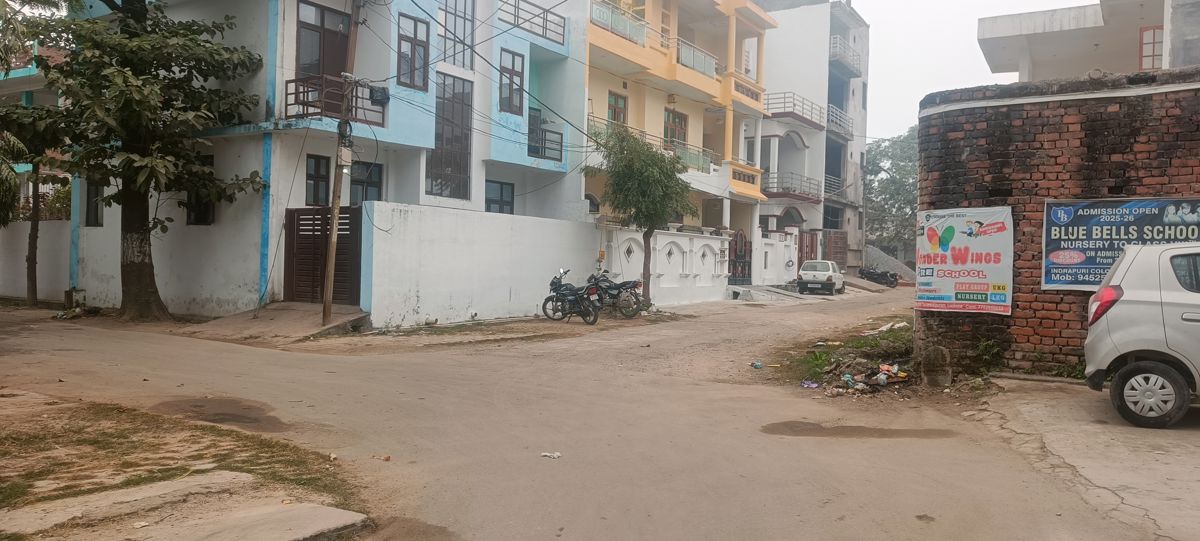 Plot For Sale in Saraswati Kunj 1