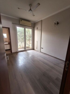 Room in 3 BHK Builder Floor at Central Park Flower Valley Aqua Front Towers, Sohna Sector 33 – for Rent