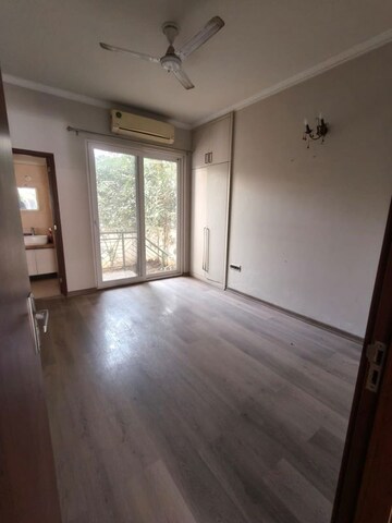 Room in 3 BHK Builder Floor at Central Park Flower Valley Aqua Front Towers, Sohna Sector 33 – for Rent