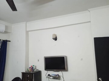 Furnished Amenities in 1.5 BHK Apartment at Arun Vihar Sector 37, Sector 37 – for Rent