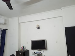 1.5 BHK Apartment For Rent in Arun Vihar Sector 37