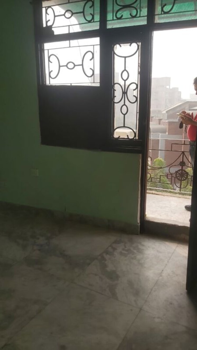 Room, mayur vihar 2.5 Bedroom 800 Sq.Ft. Builder Floor In Mayur Vihar Delhi 9774327