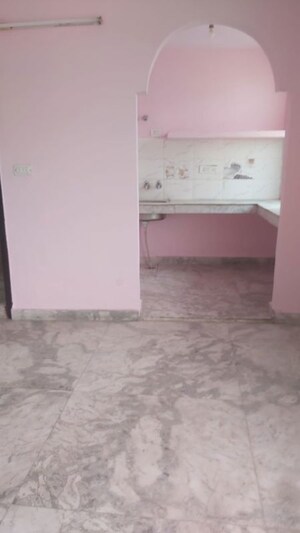 Room in 2.5 BHK Builder Floor at Mayur Vihar – for Rent