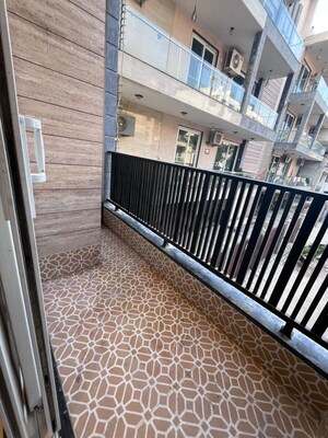Balcony in 1 BHK Builder Floor at Sector 52 – for Rent