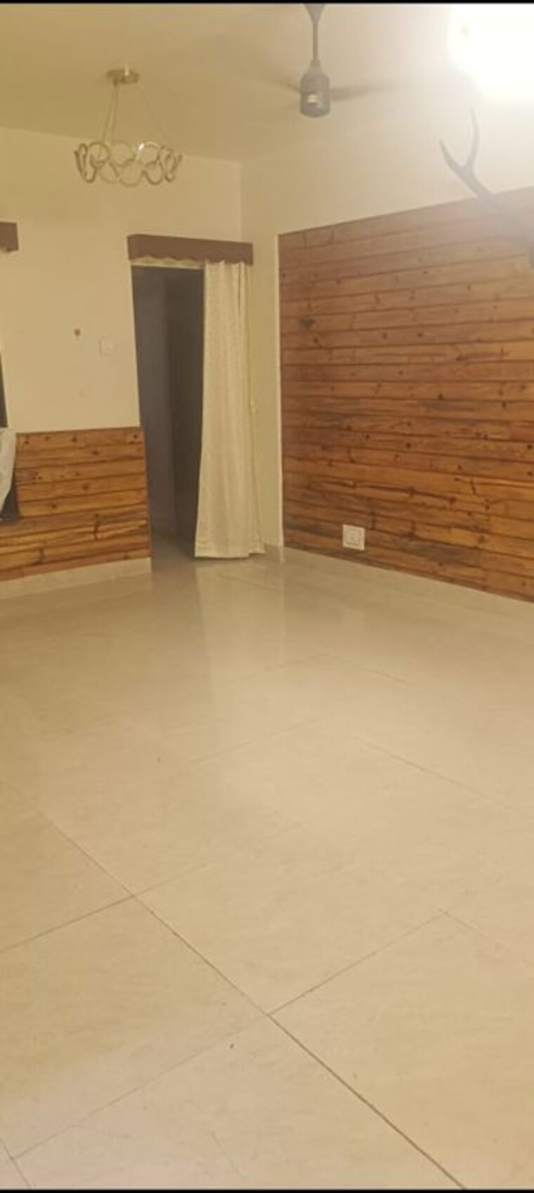 Room, sun-swept 2 Bedroom 750 Sq.Ft. Apartment In Andheri West Mumbai 9774344