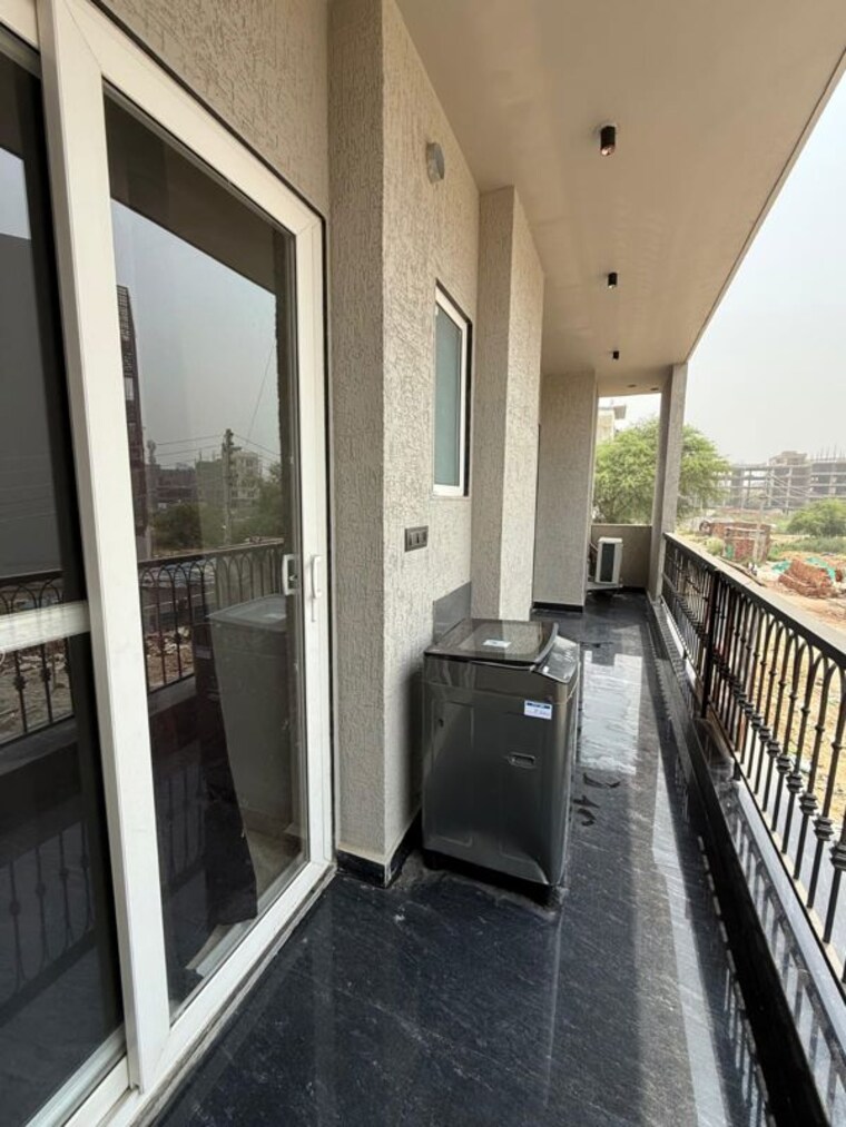Balcony, sector 52 1 Bedroom 710 Sq.Ft. Builder Floor In Sector 52 Gurgaon 9774348