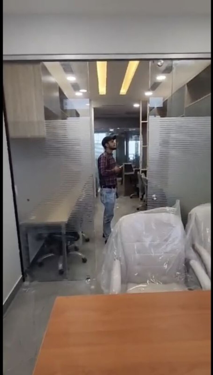 Team Area, alphathum Commercial Office Space 532 Sq.Ft. In Sector 90 Noida 9774366