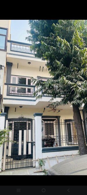 6+ BHK Independent House – Exterior View View at Kulesara Noida - for Sale