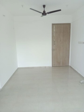 Room in 2 BHK Apartment at Sheth Vasant Oasis, Andheri East – for Rent