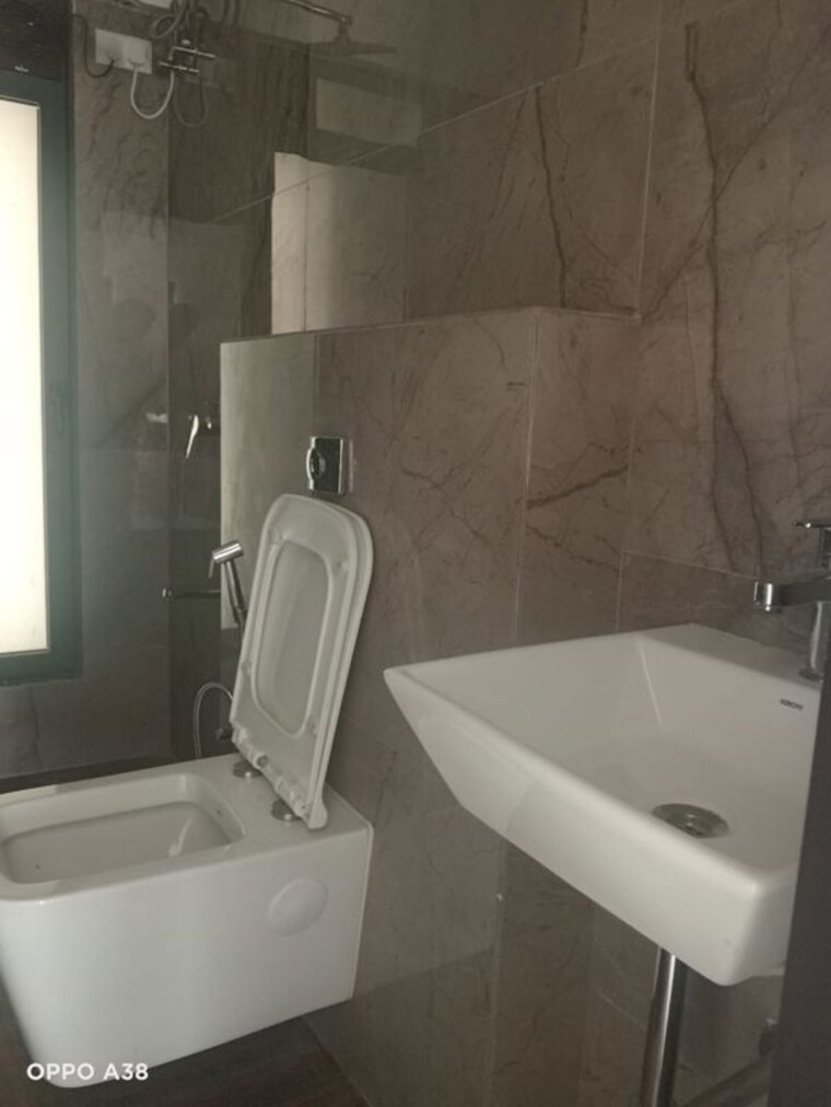Bathroom, andheri west 2 Bedroom 850 Sq.Ft. Apartment In Andheri West Mumbai 9774397