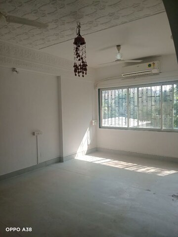 Room in 2 BHK Apartment at Juhu – for Rent