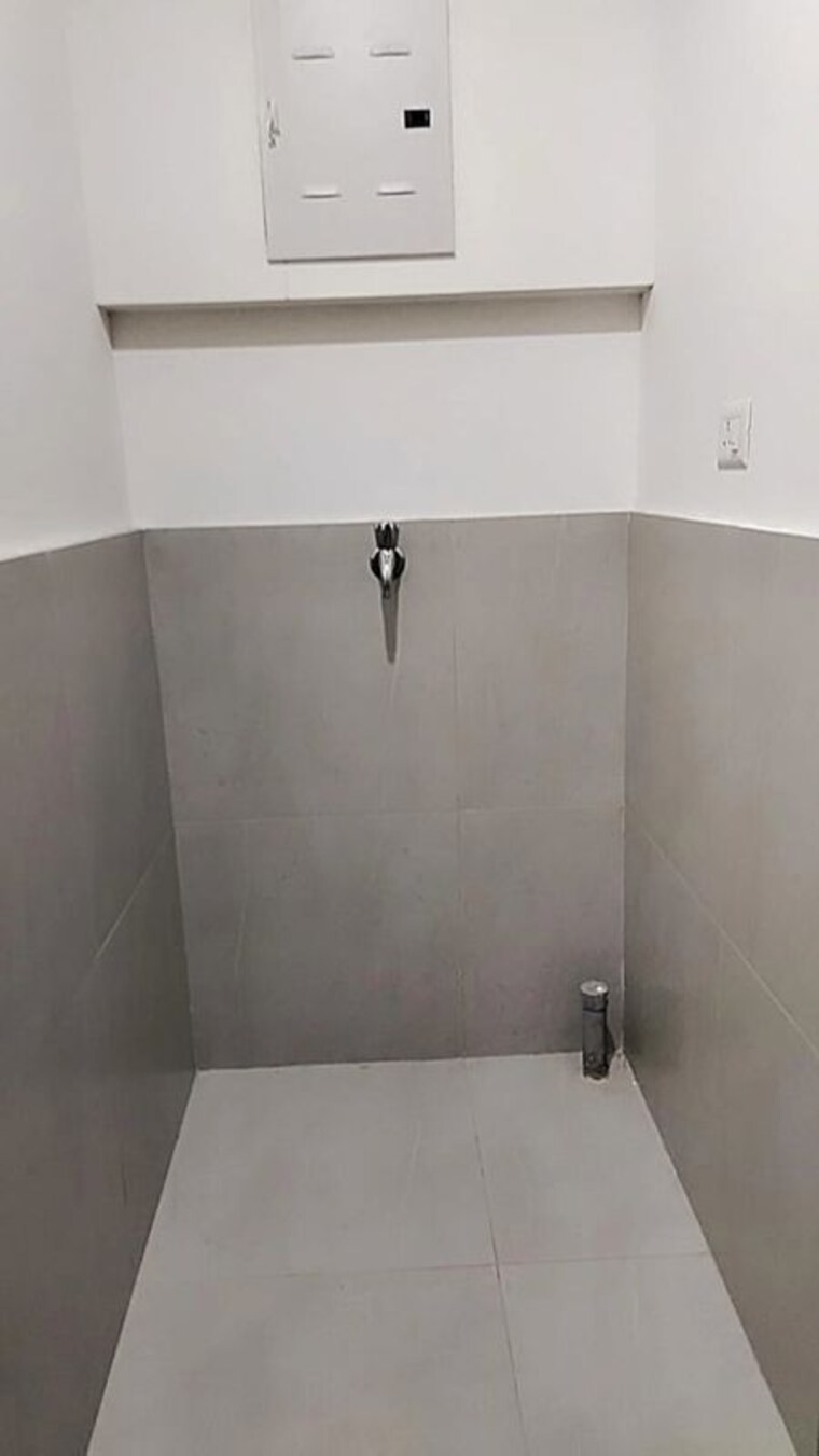 Bathroom, amanora-gold-towers 2 Bedroom 930 Sq.Ft. Apartment In Hadapsar Pune 9774389