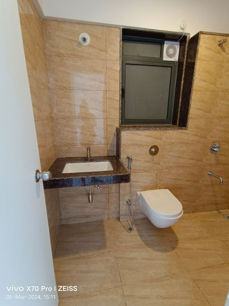 Bathroom, amanora-gold-towers 2 Bedroom 930 Sq.Ft. Apartment In Hadapsar Pune 9774389