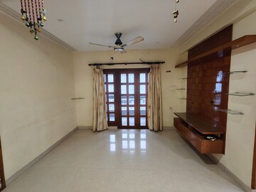 Living Room in 3.5 BHK Apartment at Ashok Nagar – for Rent