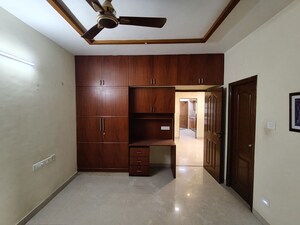 Room in 3.5 BHK Apartment at Ashok Nagar – for Rent