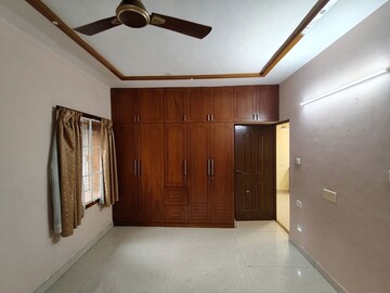 Furnished Amenities in 3.5 BHK Apartment at Ashok Nagar – for Rent