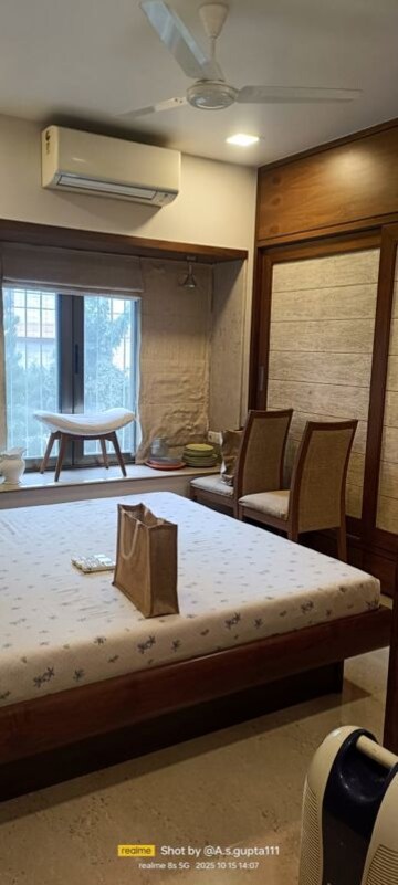 Bedroom in 2 BHK Apartment at Andheri West – for Rent