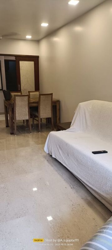 Bedroom in 2 BHK Apartment at Andheri West – for Rent