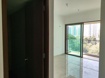 Room in 4 BHK Apartment at Kalpataru Immensa, Kolshet Road – for Sale