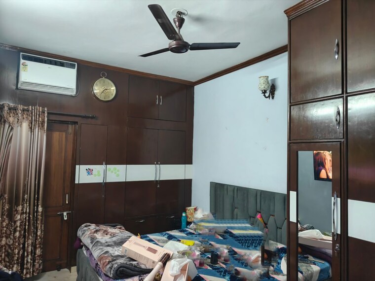 Room, derawal nagar 2.5 Bedroom 134 Sq.Yd. Builder Floor In Derawal Nagar Delhi 9774486