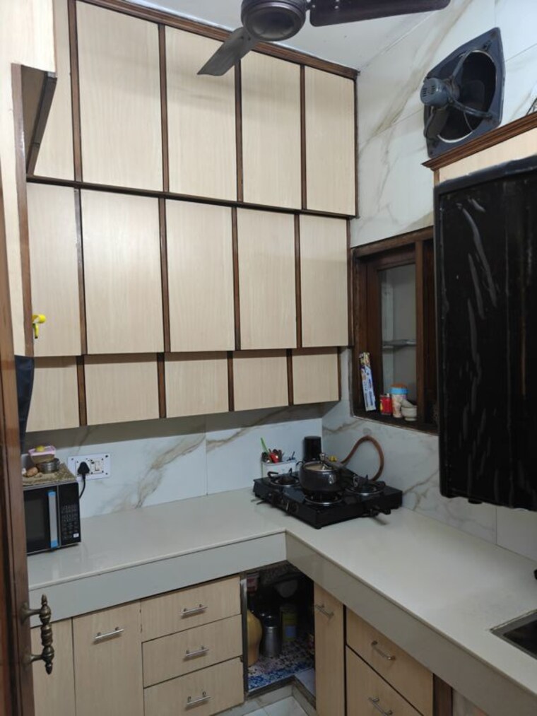 Kitchen, derawal nagar 2.5 Bedroom 134 Sq.Yd. Builder Floor In Derawal Nagar Delhi 9774486