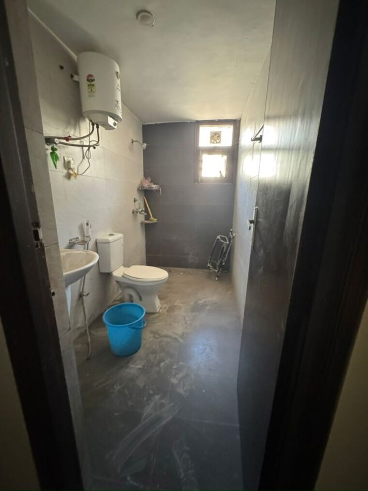 Bathroom, sector 11 6 Bedroom 200 Sq.Yd. Apartment In Sector 11 Panchkula 9749882