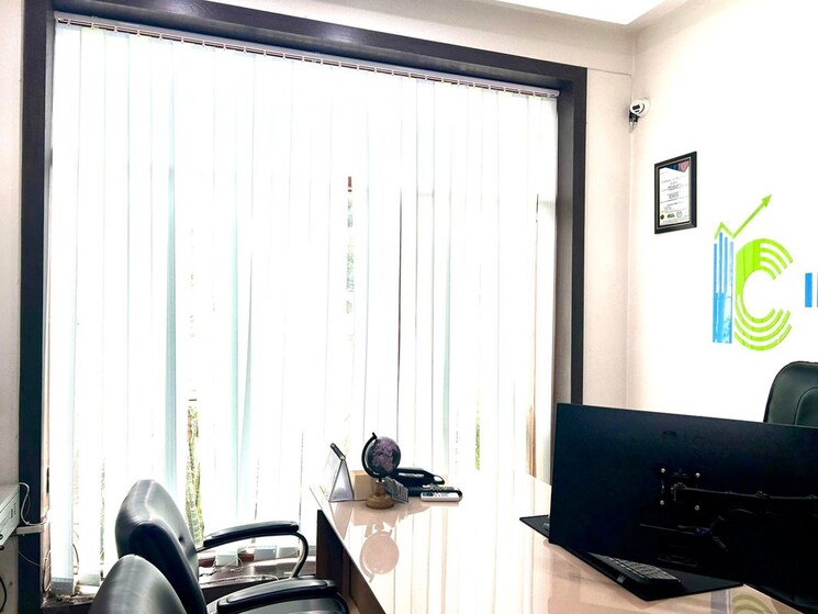 Team Area, hazratganj Commercial Office Space 650 Sq.Ft. In Hazratganj Lucknow 9774499