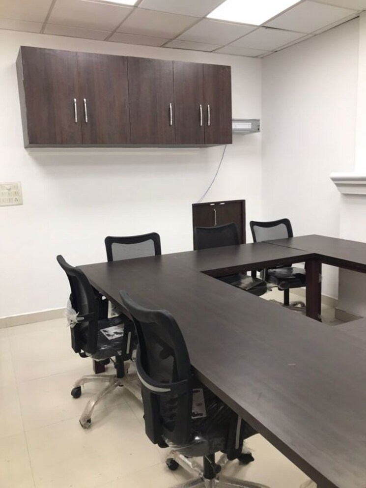 Team Area, hazratganj Commercial Office Space 650 Sq.Ft. In Hazratganj Lucknow 9774499