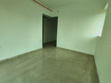 Room in 4 BHK Apartment at Kalpataru Immensa, Kolshet Road – for Rent