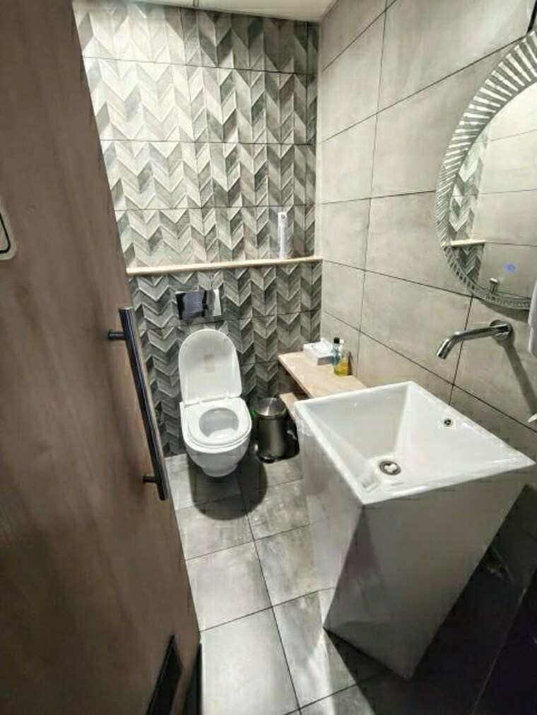 Bathroom, atlanta-santacruz-west Commercial Office Space 1200 Sq.Ft. In Santacruz West Mumbai 9774542