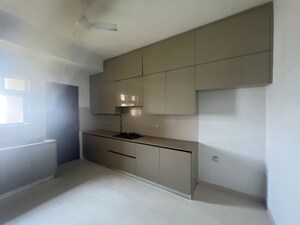 Room in 4 BHK Apartment at Hiranandani Rodas Enclave Leona, Ghodbunder Road – for Sale