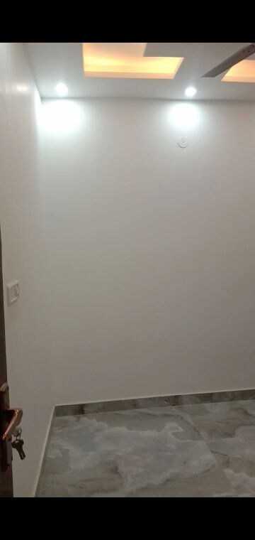 Room in 2 BHK Independent House at Dwarka Mor – for Sale