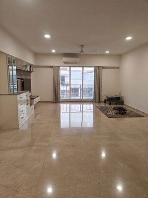 Room in 3 BHK Apartment at Dheeraj Insignia, G Block Bkc – for Rent