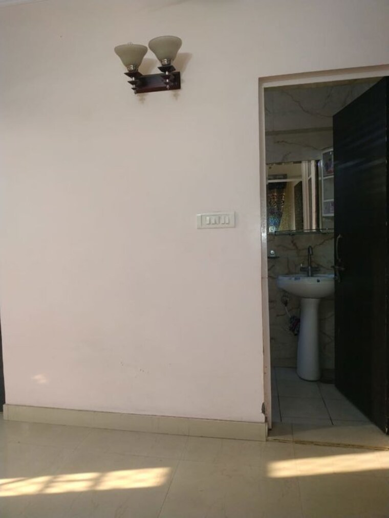 Room, molarband extension 1 Bedroom 516 Sq.Ft. Apartment In Molarband Extension Delhi 9774676