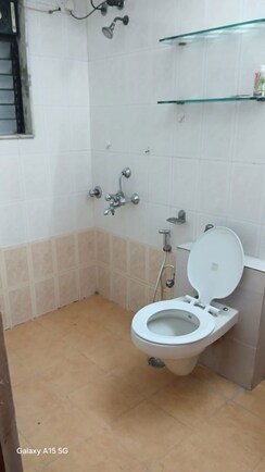 2 BHK Apartment For Rent in Raheja Reflections